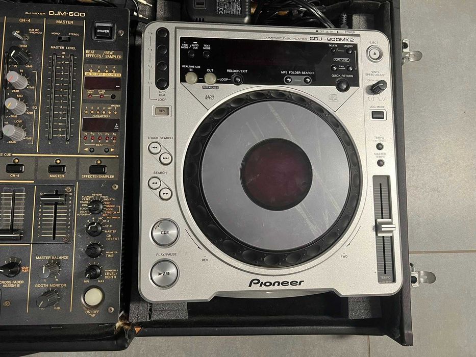 Konsola DJ Pioneer DJM 600 + 2x CDJ 800MK2