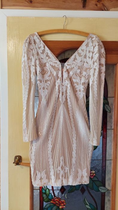 Piękna, kobieca, elegancka i seksowna sukienka Soky & Soka