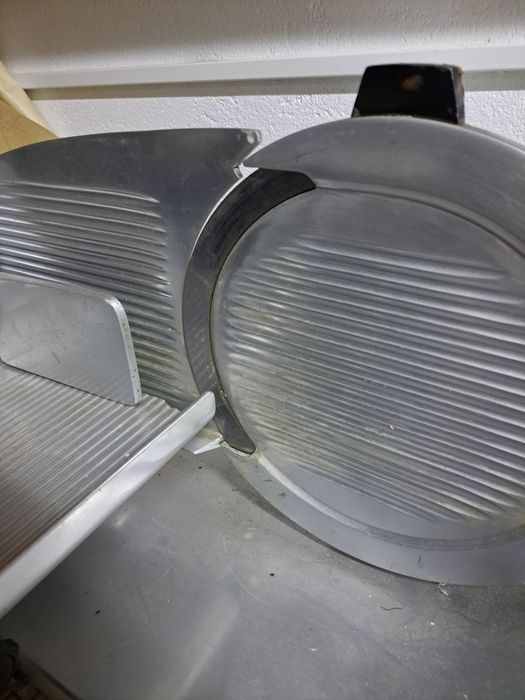 Maquina Industrial (corte de fiambre, queijo e afins)