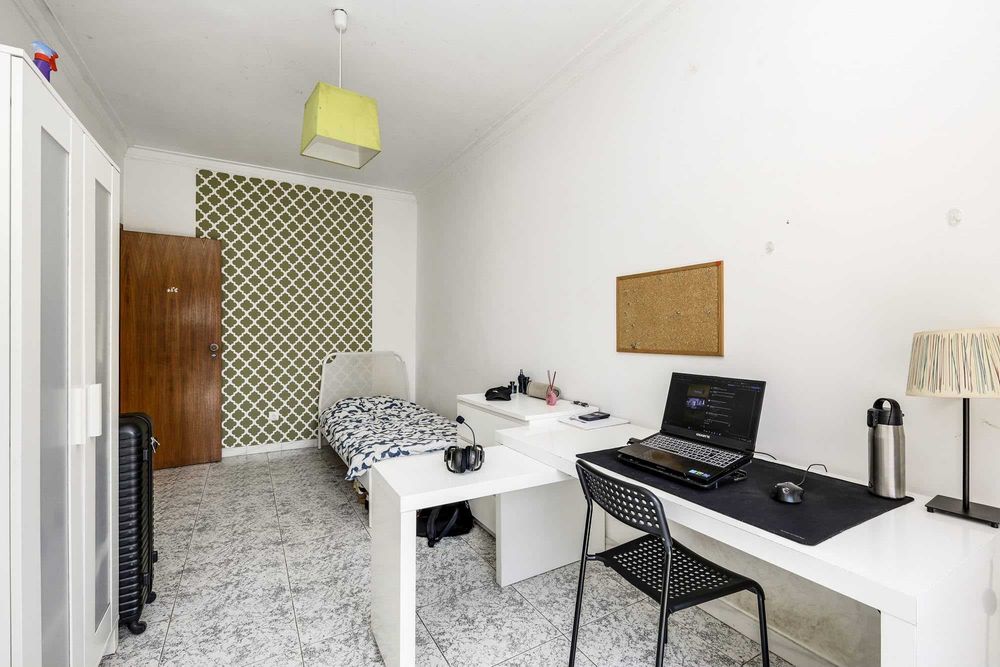 Quartos em T4 mobilado para estudantes | 8 min a pé da NOVA FCT | 2 WC | 105 m²