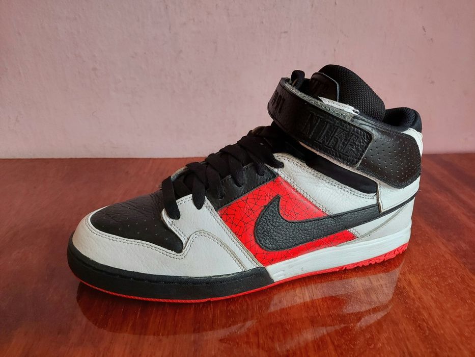 Кроссовки фірми nike dunk Jordan оригінал 

Розмір по бірці:
Us 9  UK