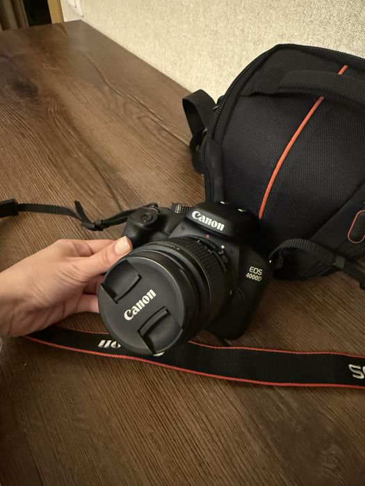 дзеркальний  фотоапарат Canon eos 4000D