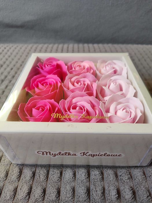 Mydełka kąpielowe. 9 sztuk. Róże z liśćmi, trzy kolory