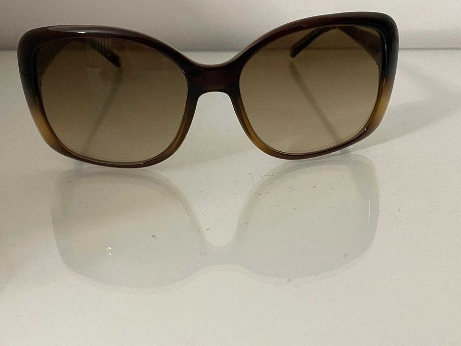 Óculos de sol marca "escada"