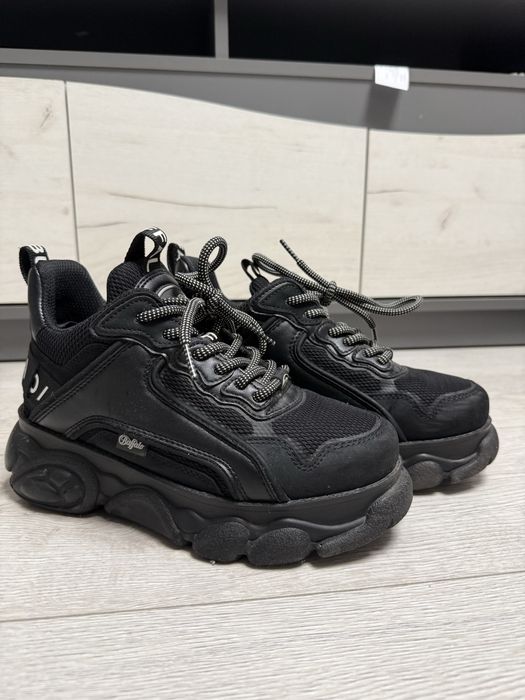 Кросівки чорні на платформі Buffalo