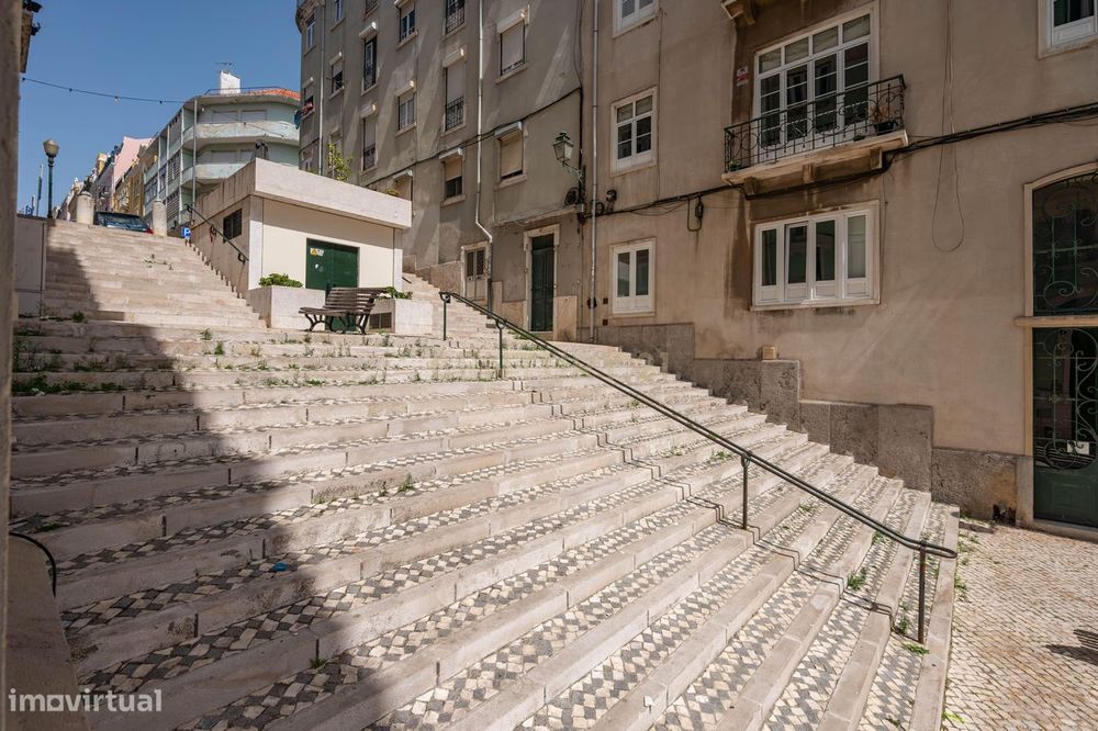 Charme Clássico | 185 m² | Varanda | Estrela - Lisboa