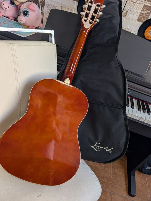 Piękna gitara klasyczna 3/4 Alvera w zestawie z pokrowcem