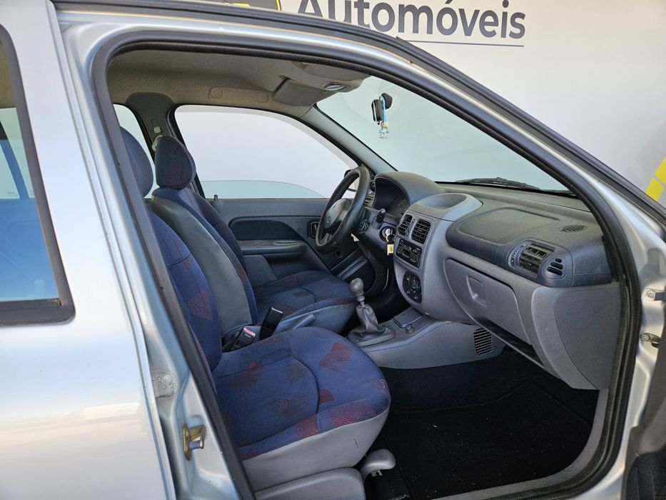 Renault Clio — fotografia 4