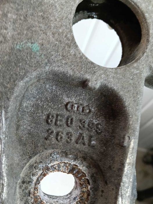 Łapa Mocowanie Skrzyni Biegów Audi A4 b7 Manual 8E0,399,263A Wysyłka