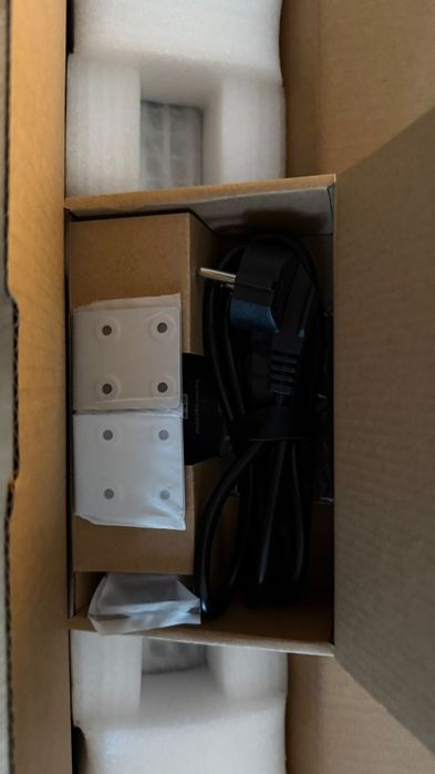 Ubiquiti Networks UniFi USW-48 Switch -3 Unidades  Seladas

O Sw