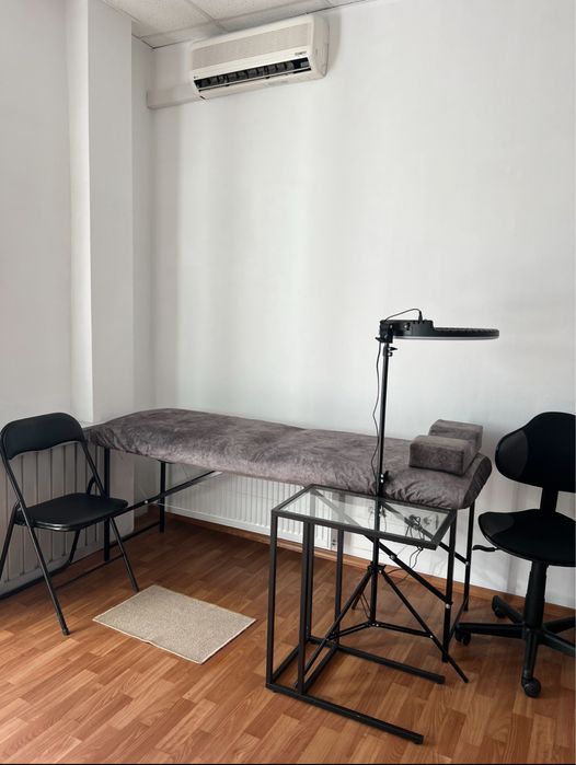 Розпродаж меблів зі студіі кушетка, стілець на колесиках, вішалка jysk