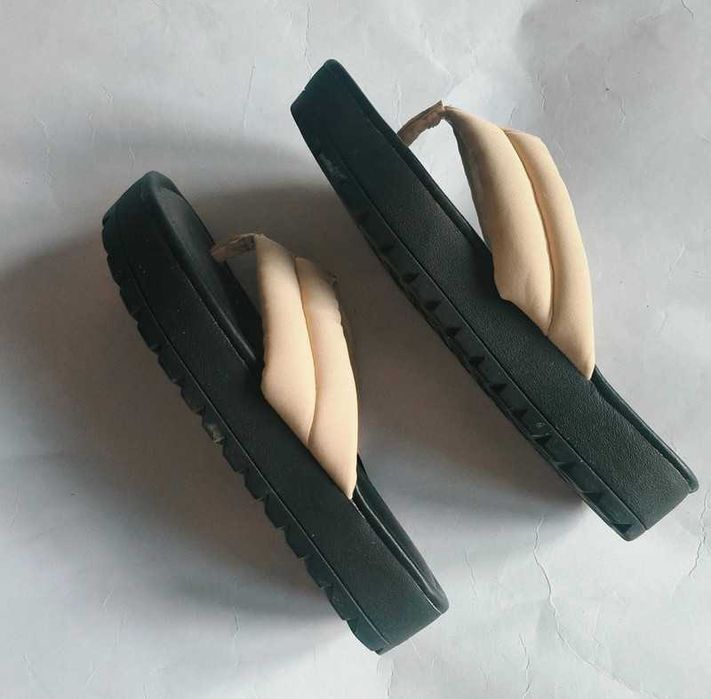 Beżowe japonki ONLY 37