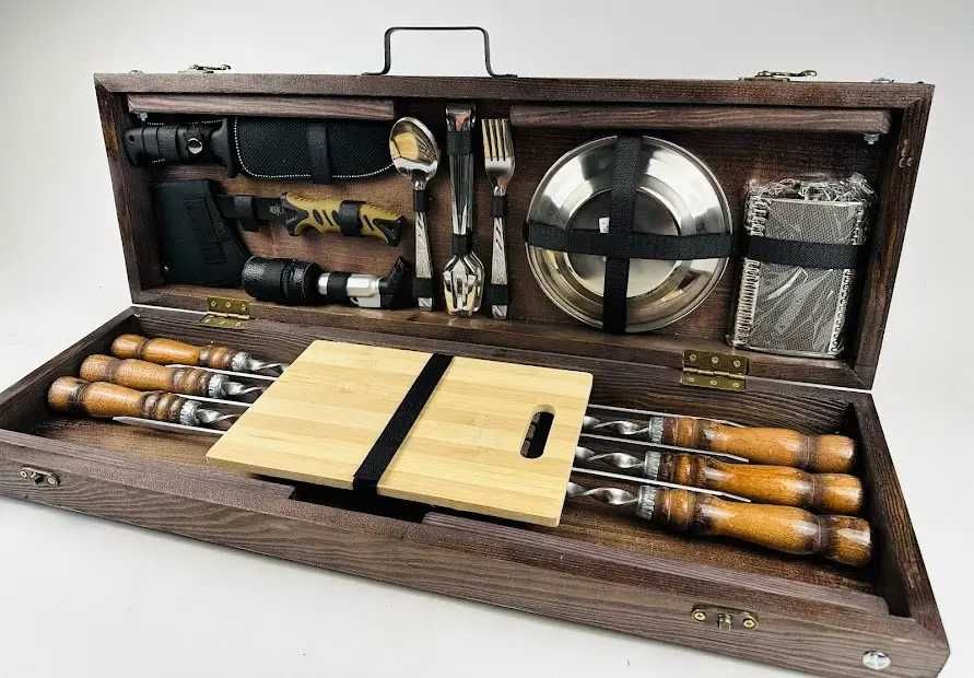 Набір шампурів у дерев’яному кейсі - столику на подарунок чоловіку