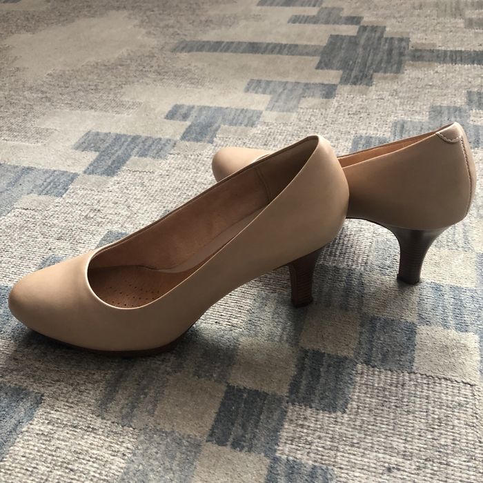 Czółenka beżowe clarks