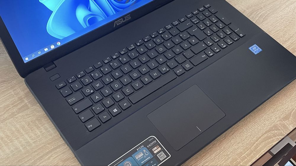 Ноутбук ASUS R752N / 17,3" / 4 ядра / 3 год. акб / 1 TB / Ідеал