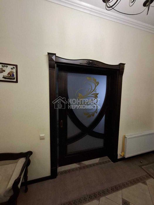 Продається будинок 307 м2, з бомбосховищем, м. Студентська