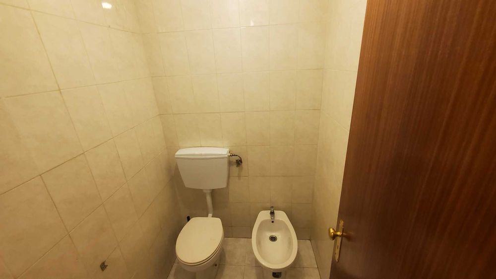 Loja 46 m2 c/ wc privativo - Areosa - Rua D. Afonso Henriques