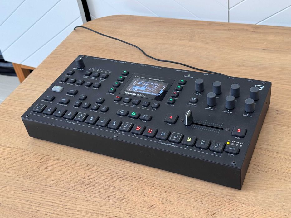 Elektron Octatrack MKII + cartão de memória