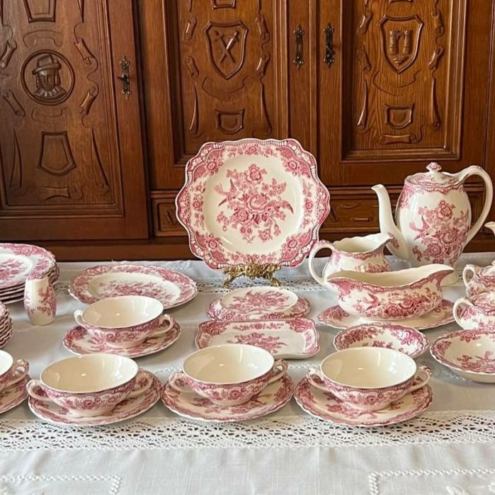 РОЗПРОДАЖ. Crown Ducal Bristol red З Пошкодженнями.