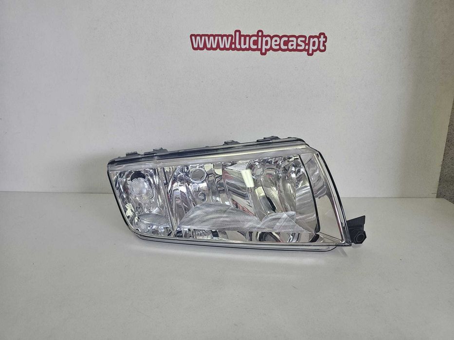 Ótica lado direito Skoda Fabia I | 127980