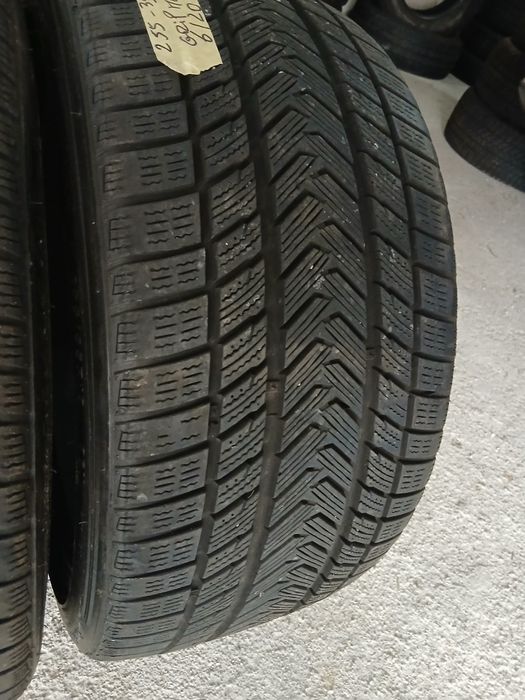 4 Pneus 255/35R19 seminovos
