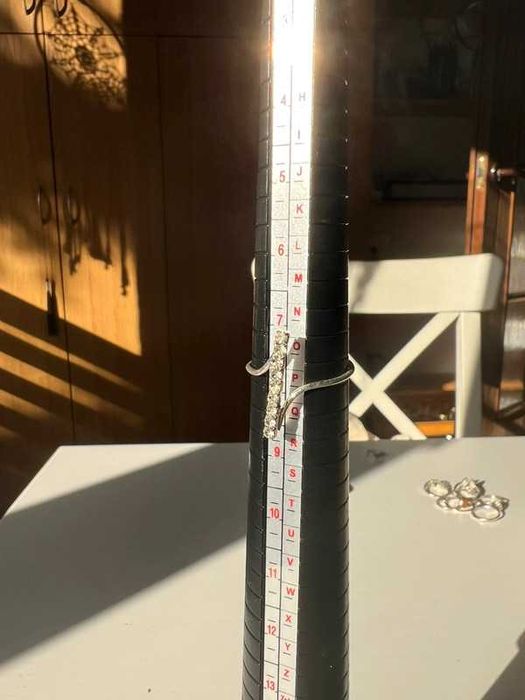 Pierścionek z cyrkoniami