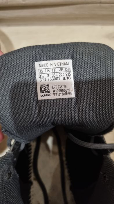 Кроссовки осенние Addidas.