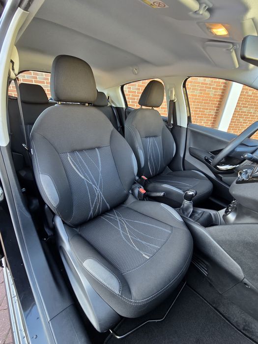 Peugeot 208 — fotografia 12