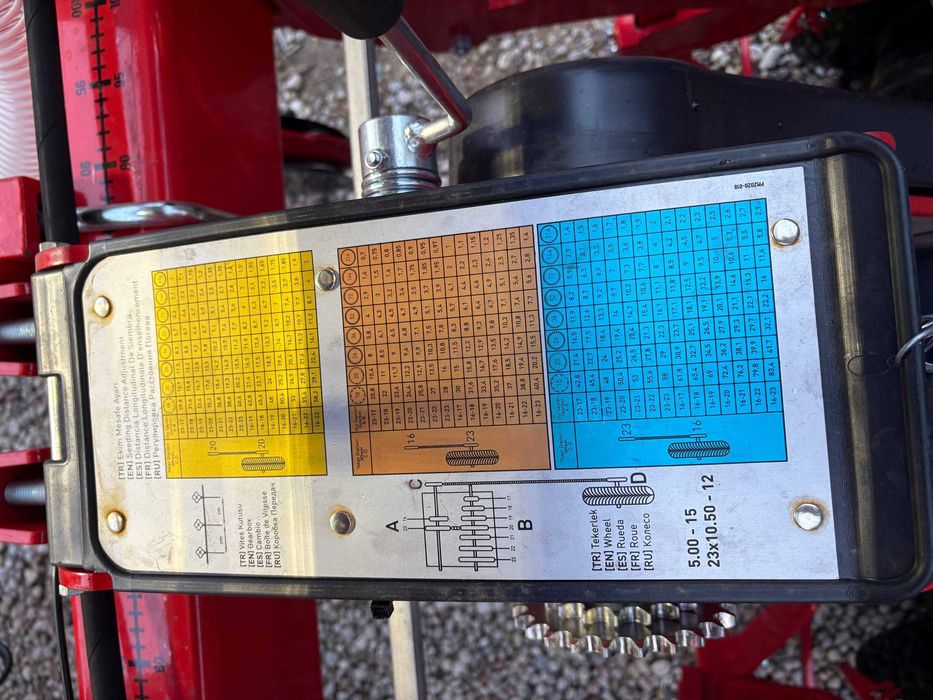 Siewnik do kukurydzy 4 rzędowy Ozduman HVMD 4  podsiewacz INOX 1000l