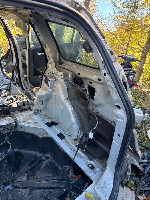 Задня ліва четверть Renault Megane 2 задняя четверть Рено