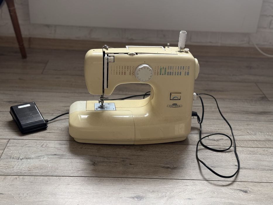 Швейна машинка Victoria