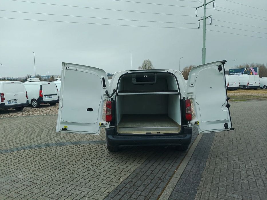 Toyota Proace City Partner Berlingo Combo Doblo L2 Izoterma Chłodnia Salon PL półka Inox 3 osoby  Producent więcej ofert ceny zimowe finansowanie gwarancja