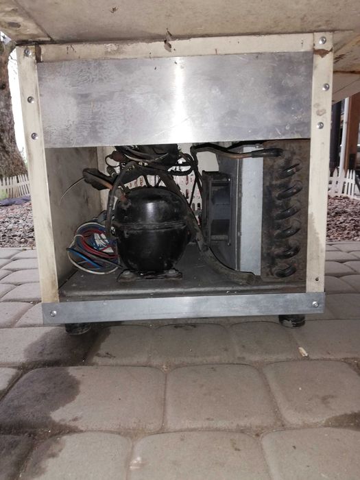 Witryna chłodnicza 12V - 24V auto sklep food truck