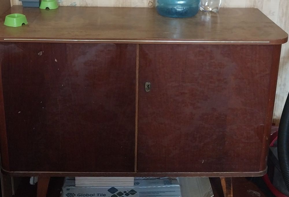 Віддам  меблі Німеччина. Можна під реставрацію.