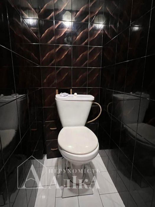 Продам 3-кімнатну квартиру з індивідуальним опаленням  в самому ЦЕНТРІ