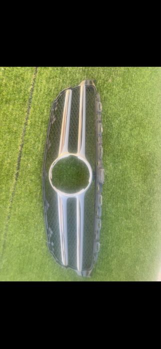 Grelha Frontal ( sem simbolo  ) MB W205