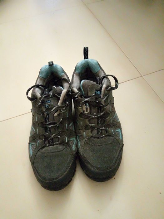 Sapatilhas marca karrimor . completamente novas.