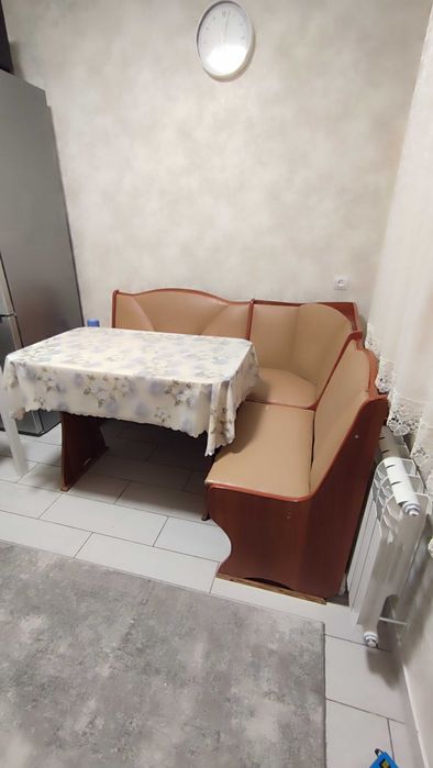 Кухонний кутик з нішею.