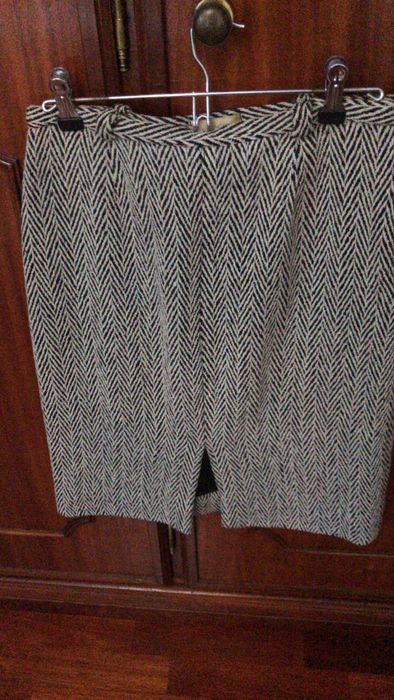 Saia com racha a trás