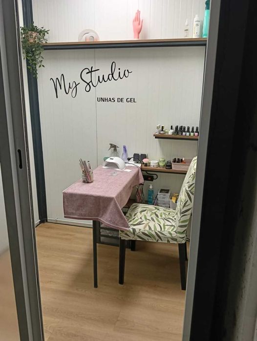 Studio de Unhas Completo em Contentor | Pronto a Trabalhar | Como Novo