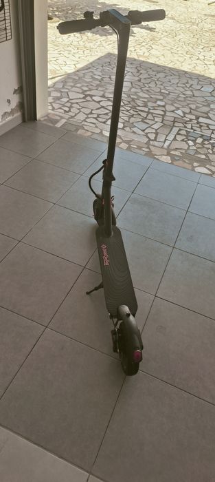 Trotinete elétrica Street Surfing Voltaik MGT 350 preto