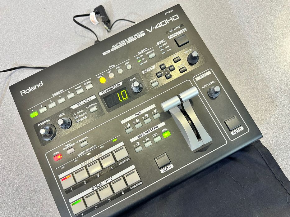 Vendo mesa de mistura de vídeo Roland V-40HD