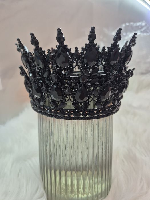 Чорна корона на торт)