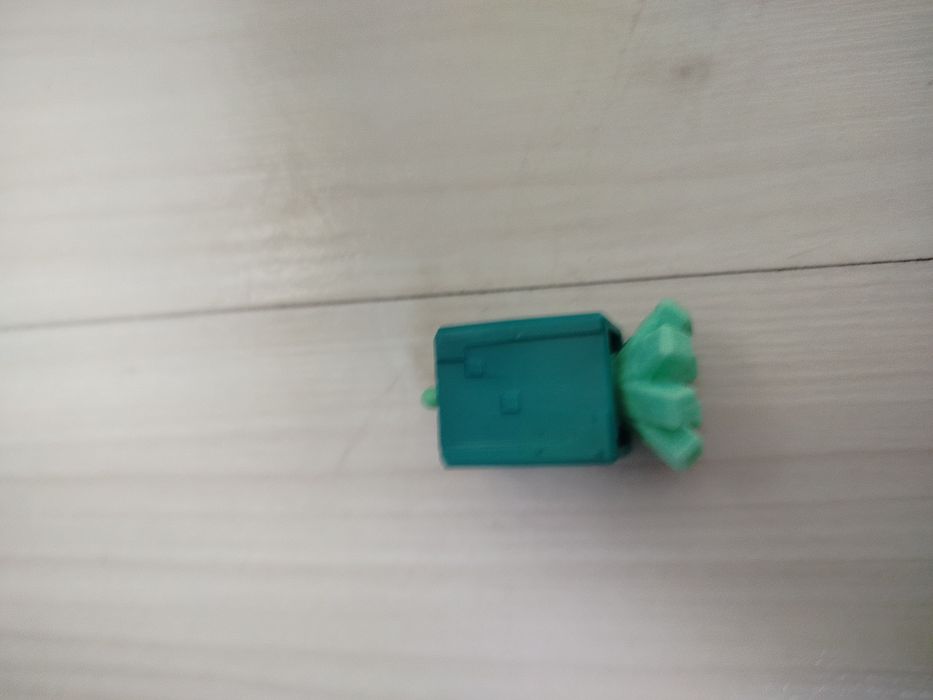 Figurka Minecraft Kinder joy świecąca kałamarnica