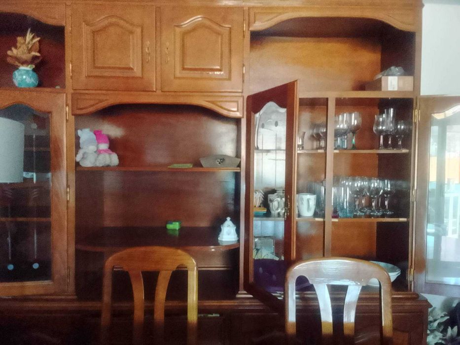 Sala de jantar em madeira e móveis de hall em cerejeira em muito bom estado