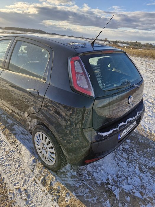 Авто на ходу, на літній шині маю зиму 4шт до встановлення,  потрібен