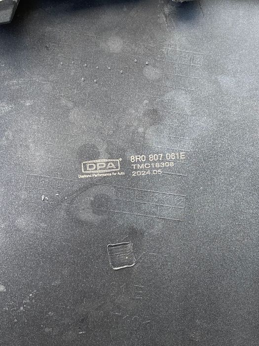 Спойлер переднього бамперу 8R0807061E