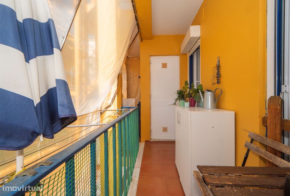 Apartamento T2+1 com cave e espaços adicionais na Tv. Nazaré, Lisboa