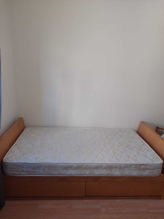 Cama solteiro 95cm x 195 cm+ estrado + colchão como nova!