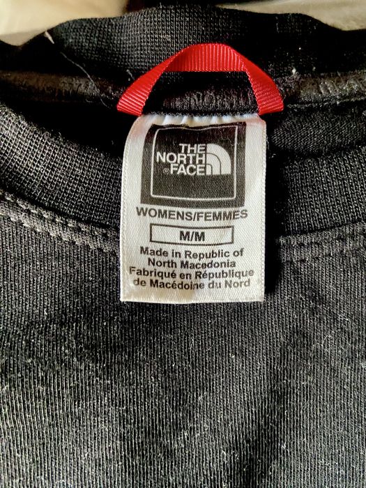 T-Shirt The North Face preta